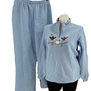 Sweatsuit set size Large. Light blue excellent condition. Sorry I don’t iron.